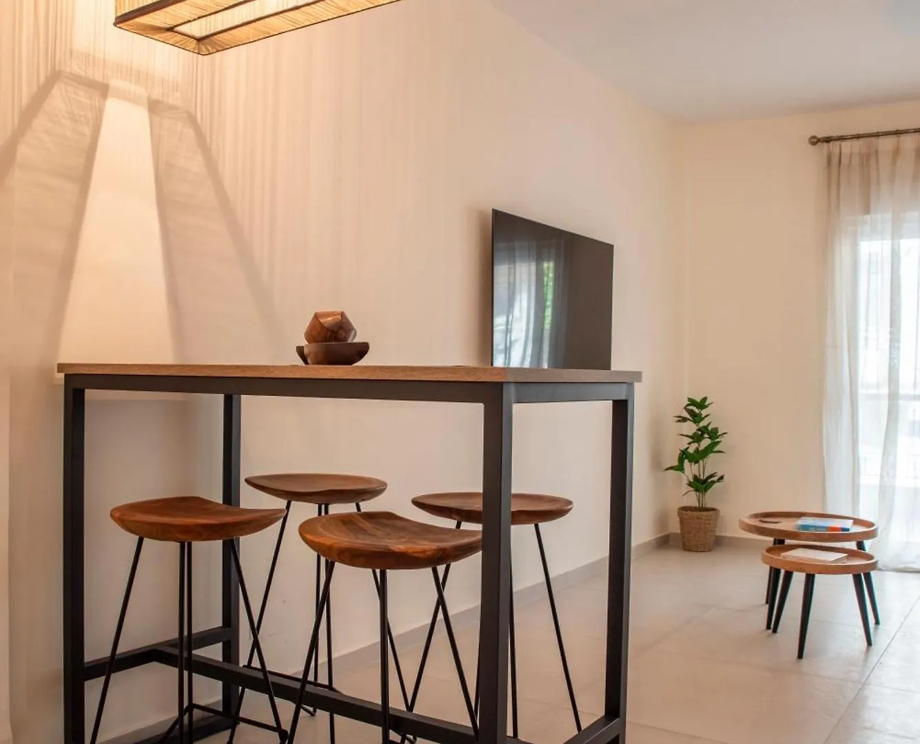 S64 East Side Apartment テッサロニキ ギリシャ